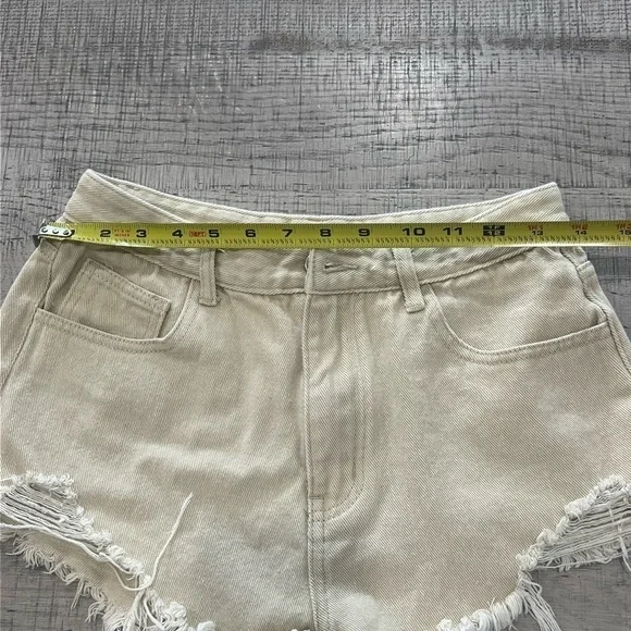 Cider Light Tan Low Rise Cut Off Shorts Size Large - Picture 7 of 7